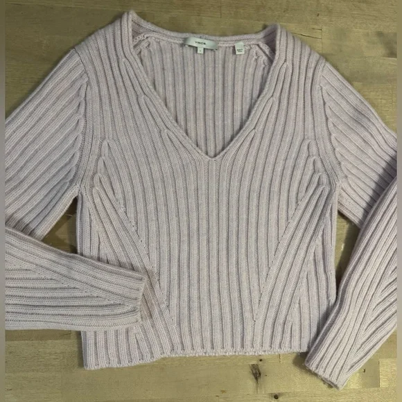 Vince cropped pink wool and cashmere V-Neck Sweater - Picture 4 of 11